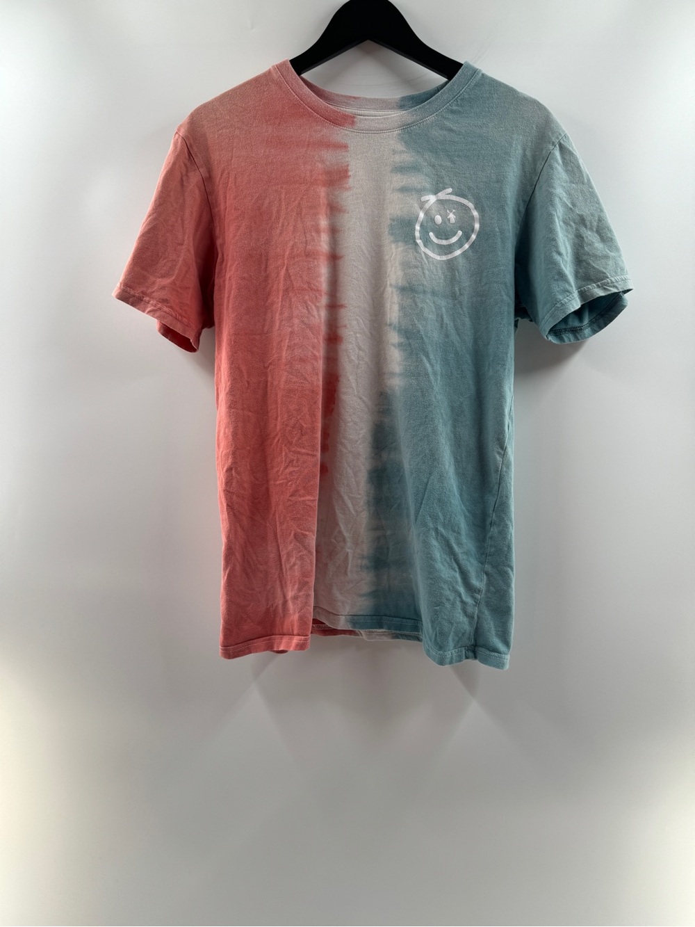 Dutch Bros Red White Blue Tie Dye Smiley Graphic T-Shirt – Size Medium
